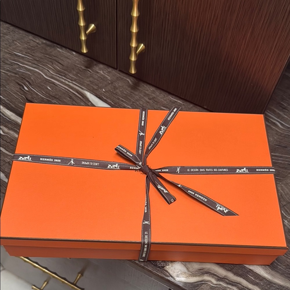 Hermès Signature Orange Box with Ribbon ( shirt box )